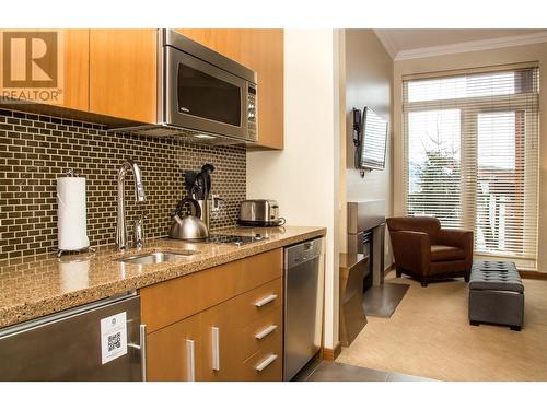 2950 Camozzi Road Unit# 1212, Revelstoke, BC - Indoor Photo Showing Kitchen