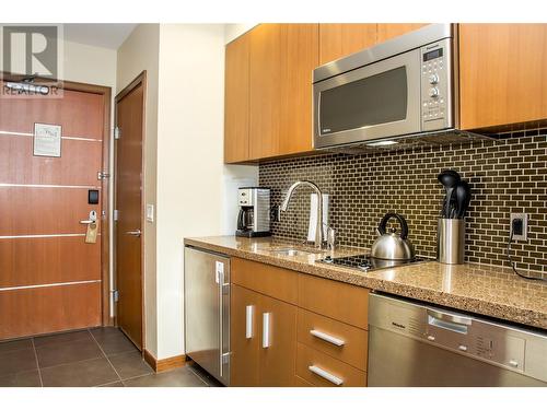 2950 Camozzi Road Unit# 1212, Revelstoke, BC - Indoor Photo Showing Kitchen