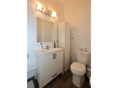 9 - 1110 11Th Avenue, Golden, BC - Indoor Photo Showing Bathroom