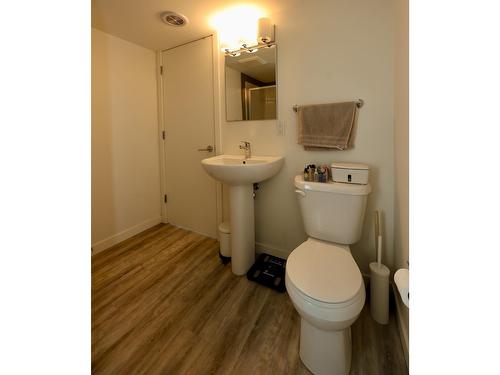 9 - 1110 11Th Avenue, Golden, BC - Indoor Photo Showing Bathroom