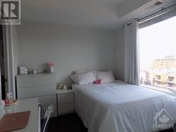 primary bedroom with ensuite bath - 