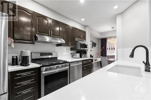 5 Marcay Street, Ottawa, ON - Indoor Photo Showing Kitchen With Upgraded Kitchen