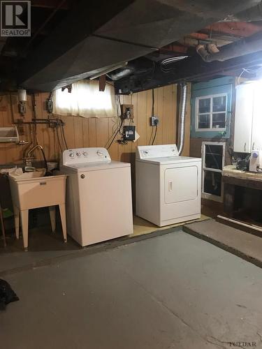 406 Pine St S, Timmins, ON - Indoor Photo Showing Laundry Room