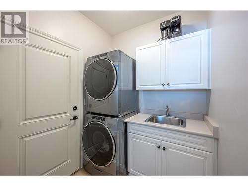 2450 Radio Tower Road Unit# 271, Oliver, BC - Indoor Photo Showing Laundry Room