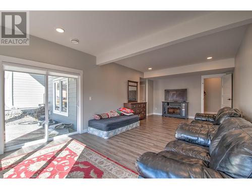 5104 Turtle Pond Court, Vernon, BC - Indoor Photo Showing Living Room