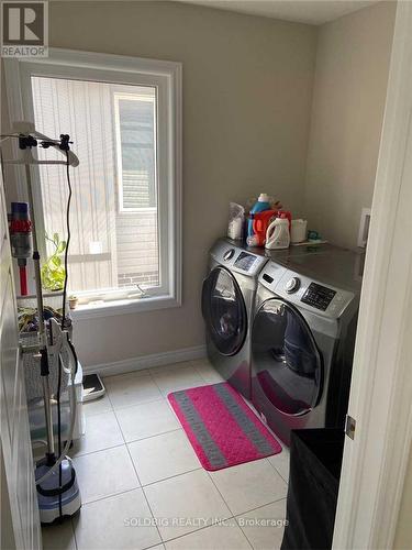 1533 Dunkirk Avenue, Woodstock, ON - Indoor Photo Showing Laundry Room