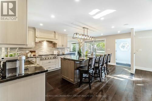 362 King St, Caledon, ON - Indoor Photo Showing Kitchen With Upgraded Kitchen