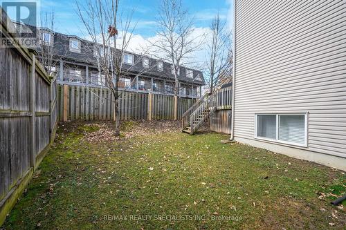 #8A -50 Howe Dr, Kitchener, ON - Outdoor