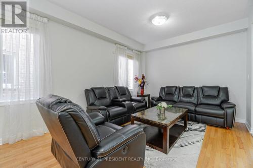 69 Summitgreen Cres, Brampton, ON - Indoor Photo Showing Living Room