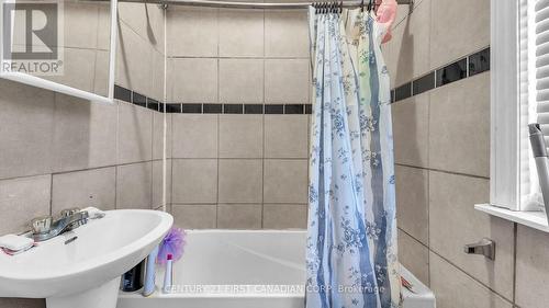 387 Horton St E, London, ON - Indoor Photo Showing Bathroom