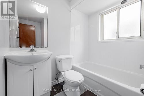 33 Hopperton Dr, Toronto, ON - Indoor Photo Showing Bathroom