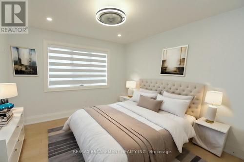 1282 Scenic Drive, Hamilton, ON - Indoor Photo Showing Bedroom