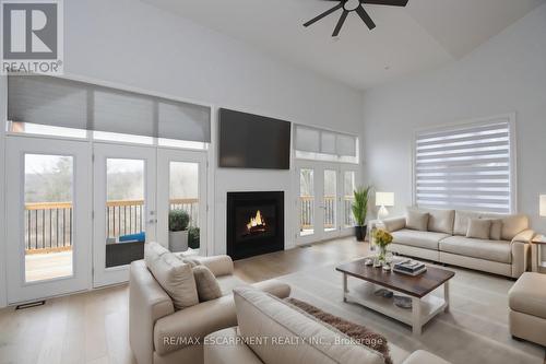 1282 Scenic Drive, Hamilton, ON - Indoor Photo Showing Living Room With Fireplace
