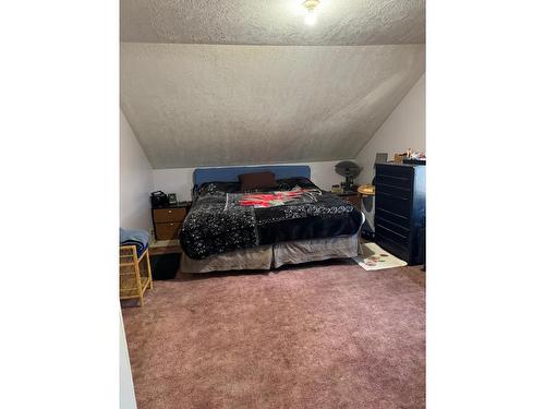 1005 Railway Boulevard, Creston, BC - Indoor Photo Showing Bedroom