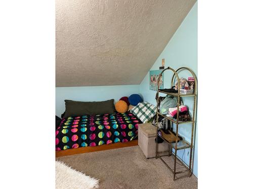 1005 Railway Boulevard, Creston, BC - Indoor Photo Showing Bedroom