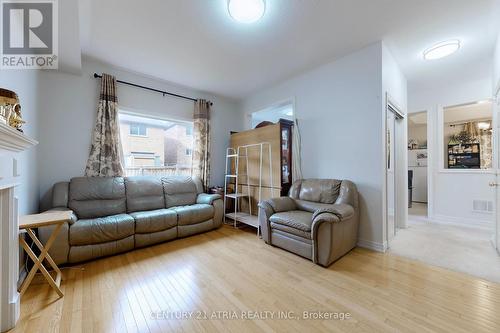 63 Carness Cres, Georgina, ON - Indoor Photo Showing Living Room