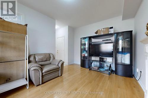 63 Carness Crescent, Georgina, ON - Indoor Photo Showing Living Room