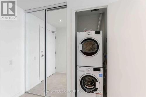 6109 - 5 Buttermill Avenue, Vaughan, ON - Indoor Photo Showing Laundry Room