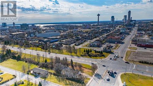 5352 Stanley Avenue, Niagara Falls, ON - Outdoor With View