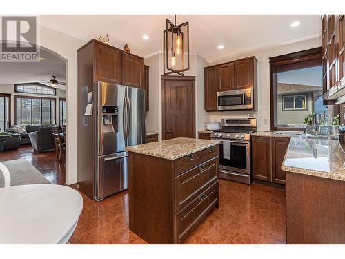 1571 20 Avenue Ne, Salmon Arm, BC - Indoor Photo Showing Kitchen With Stainless Steel Kitchen