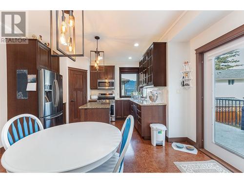 1571 20 Avenue Ne, Salmon Arm, BC - Indoor Photo Showing Dining Room