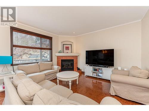 1571 20 Avenue Ne, Salmon Arm, BC - Indoor Photo Showing Living Room With Fireplace