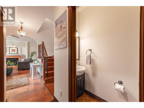 1571 20 Avenue Ne, Salmon Arm, BC - Indoor Photo Showing Bathroom