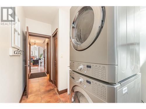 1571 20 Avenue Ne, Salmon Arm, BC - Indoor Photo Showing Laundry Room