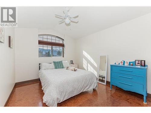 1571 20 Avenue Ne, Salmon Arm, BC - Indoor Photo Showing Bedroom