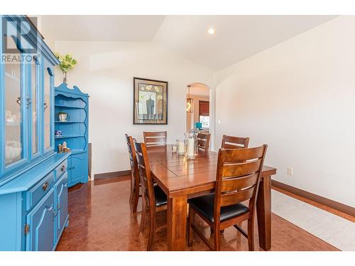1571 20 Avenue Ne, Salmon Arm, BC - Indoor Photo Showing Dining Room