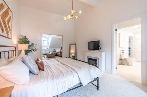 Primary Bedroom - 593 Beach Boulevard, Hamilton, ON - Indoor Photo Showing Bedroom