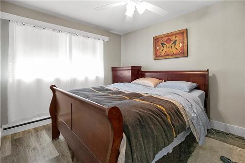 2134 Harris Crescent, Burlington, ON - Indoor Photo Showing Bedroom
