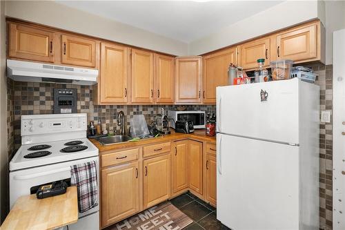 2134 Harris Crescent, Burlington, ON - Indoor Photo Showing Kitchen