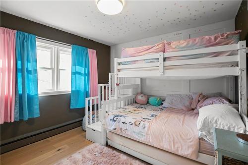 2134 Harris Crescent, Burlington, ON - Indoor Photo Showing Bedroom