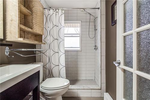 2134 Harris Crescent, Burlington, ON - Indoor Photo Showing Bathroom