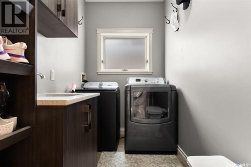 5070 Wascana Vista Court, Regina, SK - Indoor Photo Showing Laundry Room