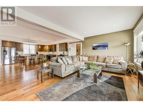 1788 Shayler Place, Kelowna, BC - Indoor Photo Showing Living Room