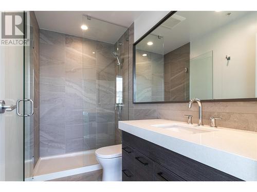 1181 Sunset Drive Unit# 602, Kelowna, BC - Indoor Photo Showing Bathroom