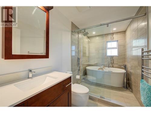 3076 Mcnair Road, West Kelowna, BC - Indoor Photo Showing Bathroom