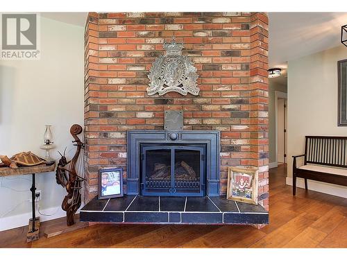 3076 Mcnair Road, West Kelowna, BC - Indoor Photo Showing Living Room With Fireplace
