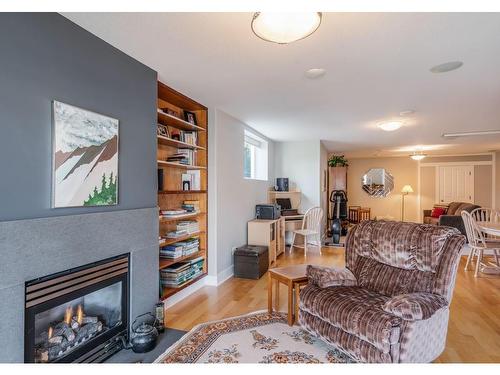 1395 Saturna Dr, Parksville, BC - Indoor Photo Showing Living Room With Fireplace