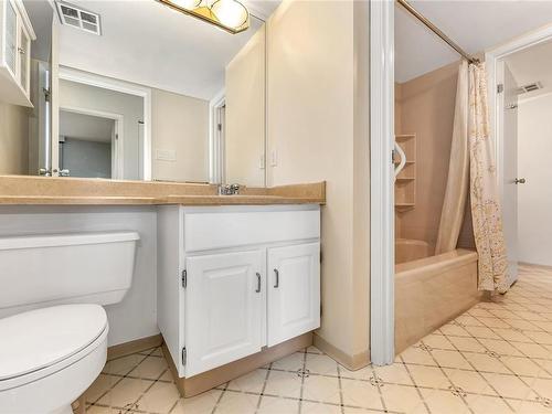 701-1026 Johnson St, Victoria, BC - Indoor Photo Showing Bathroom