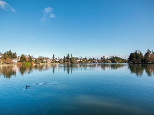 2887 Inlet Ave, Saanich, BC 