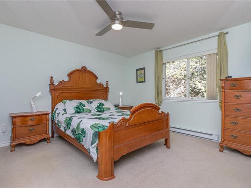 568 Hazelwood Pl, Qualicum Beach, BC - Indoor Photo Showing Bedroom