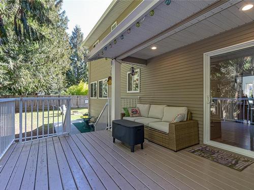 568 Hazelwood Pl, Qualicum Beach, BC - Outdoor With Deck Patio Veranda With Exterior