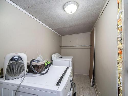 1834 15Th Ave, Campbell River, BC - Indoor Photo Showing Laundry Room