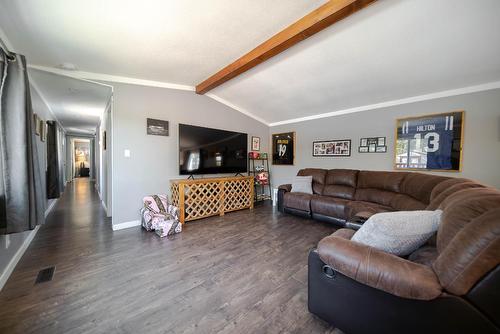 2543 Wilson Road, Cranbrook, BC - Indoor Photo Showing Living Room