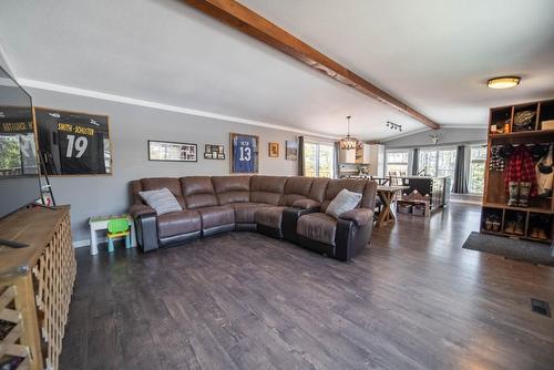 2543 Wilson Road, Cranbrook, BC - Indoor Photo Showing Living Room