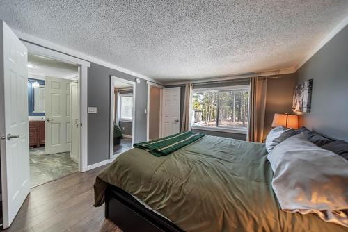 2543 Wilson Road, Cranbrook, BC - Indoor Photo Showing Bedroom