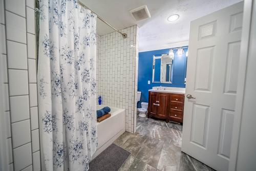 2543 Wilson Road, Cranbrook, BC - Indoor Photo Showing Bathroom